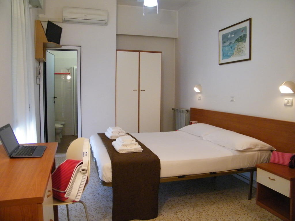 Hotel Nuovo Fiore Католика Стая снимка