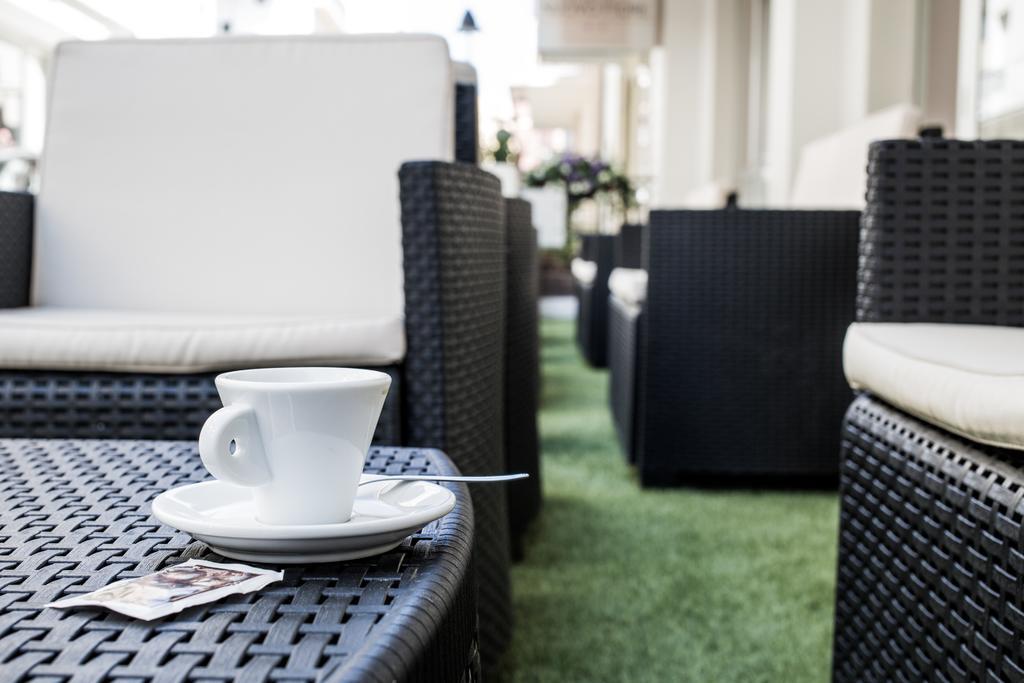Hotel Nuovo Fiore Католика Екстериор снимка