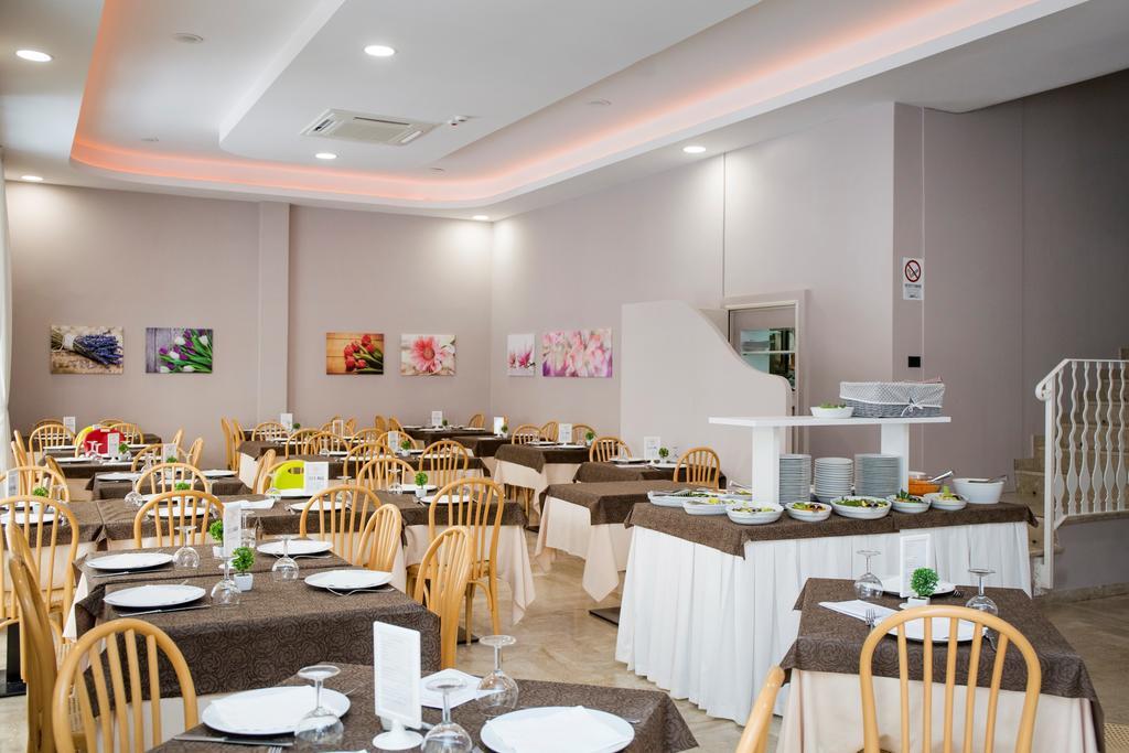 Hotel Nuovo Fiore Католика Екстериор снимка