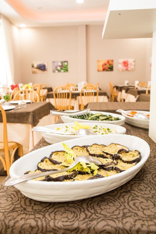 Hotel Nuovo Fiore Католика Екстериор снимка