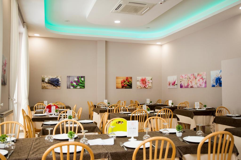 Hotel Nuovo Fiore Католика Екстериор снимка