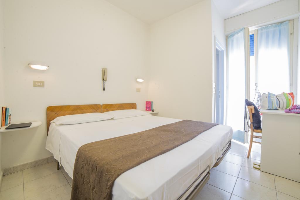 Hotel Nuovo Fiore Католика Екстериор снимка